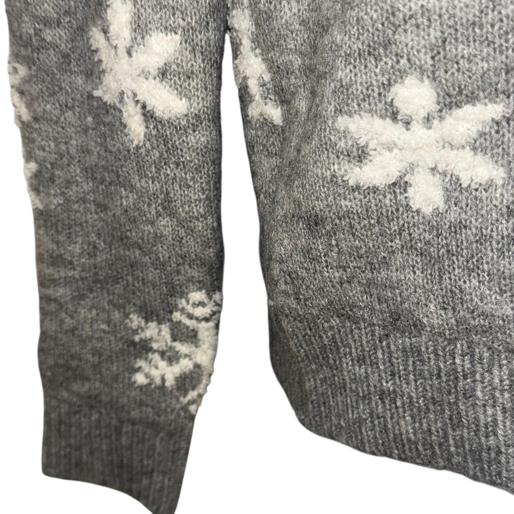 CUPCAKES AND CASHMERE Super Soft Dove Grey Snowflake Knit Sweater NWT Size XS - Picture 4 of 7